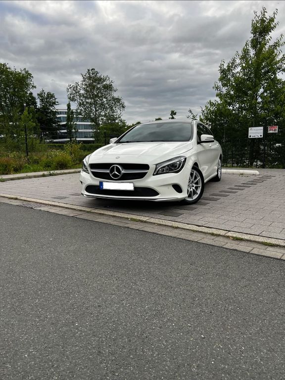 Image of Mercedes-Benz CLA 200