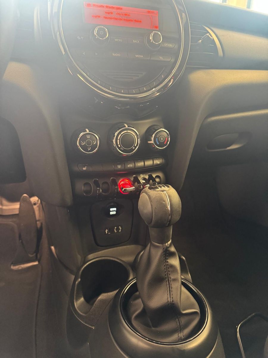 Fahrzeugabbildung MINI ONE_FIRST/WENIG KM/ /KLIMA/
