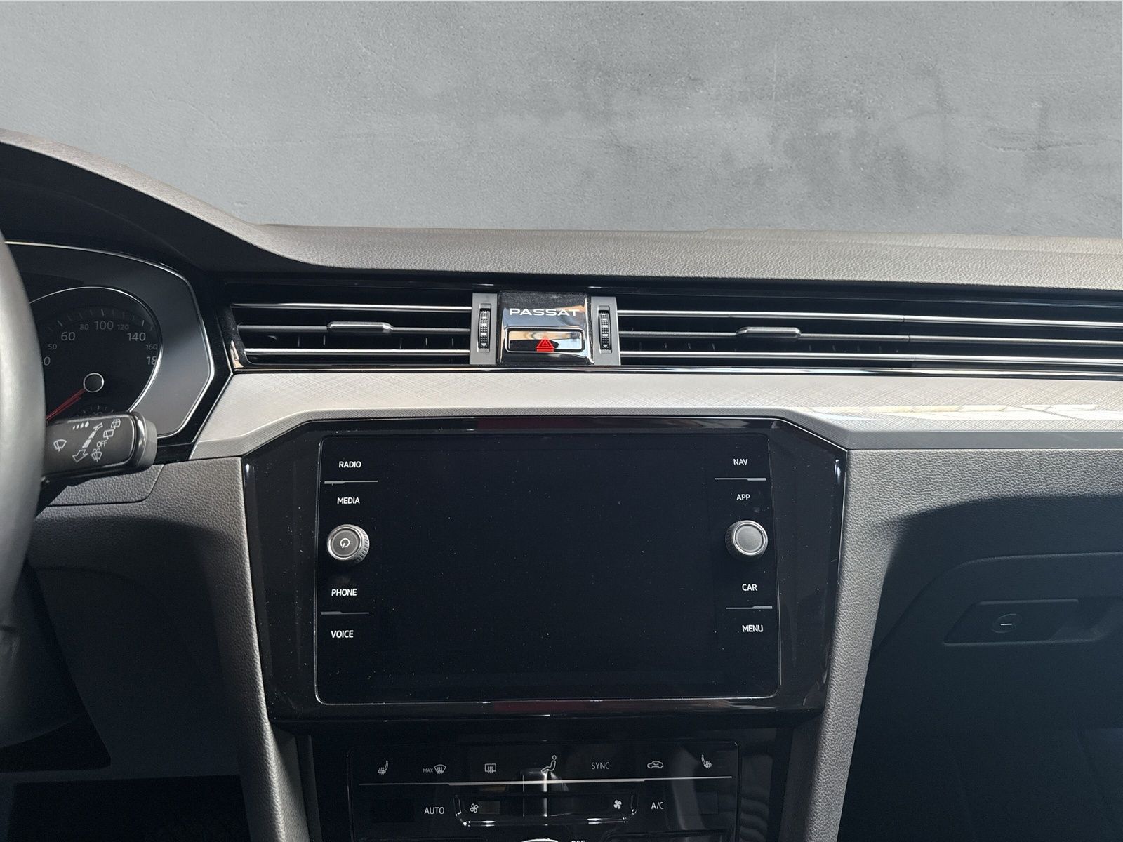 Fahrzeugabbildung Volkswagen Passat Variant 2.0 TDI Business AHK Kamera AppCo