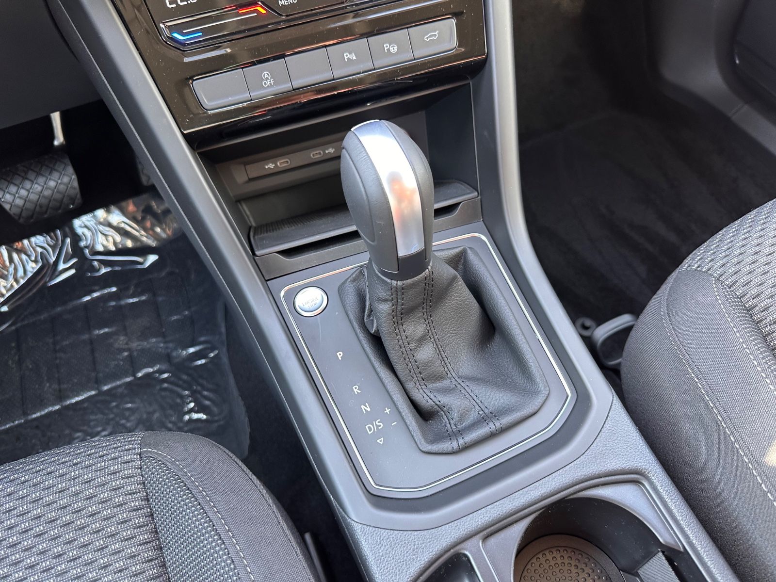 Fahrzeugabbildung Volkswagen Touran Comfortline 1.5 TSI DSG AHK/LED/Navi/SHZG