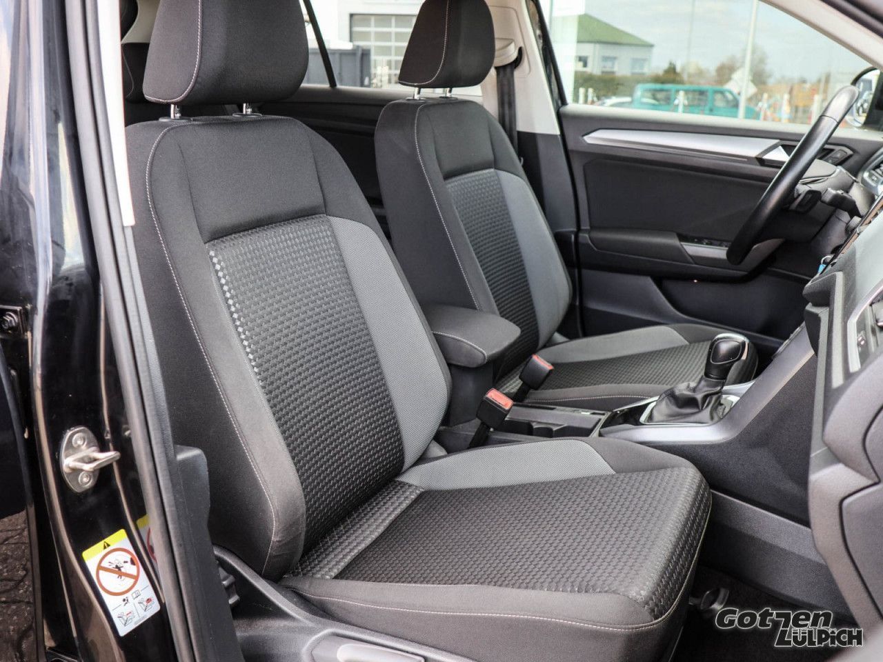 Fahrzeugabbildung Volkswagen T-Roc Style Active 1,5TSI DSG Navi AHK ACC PDC