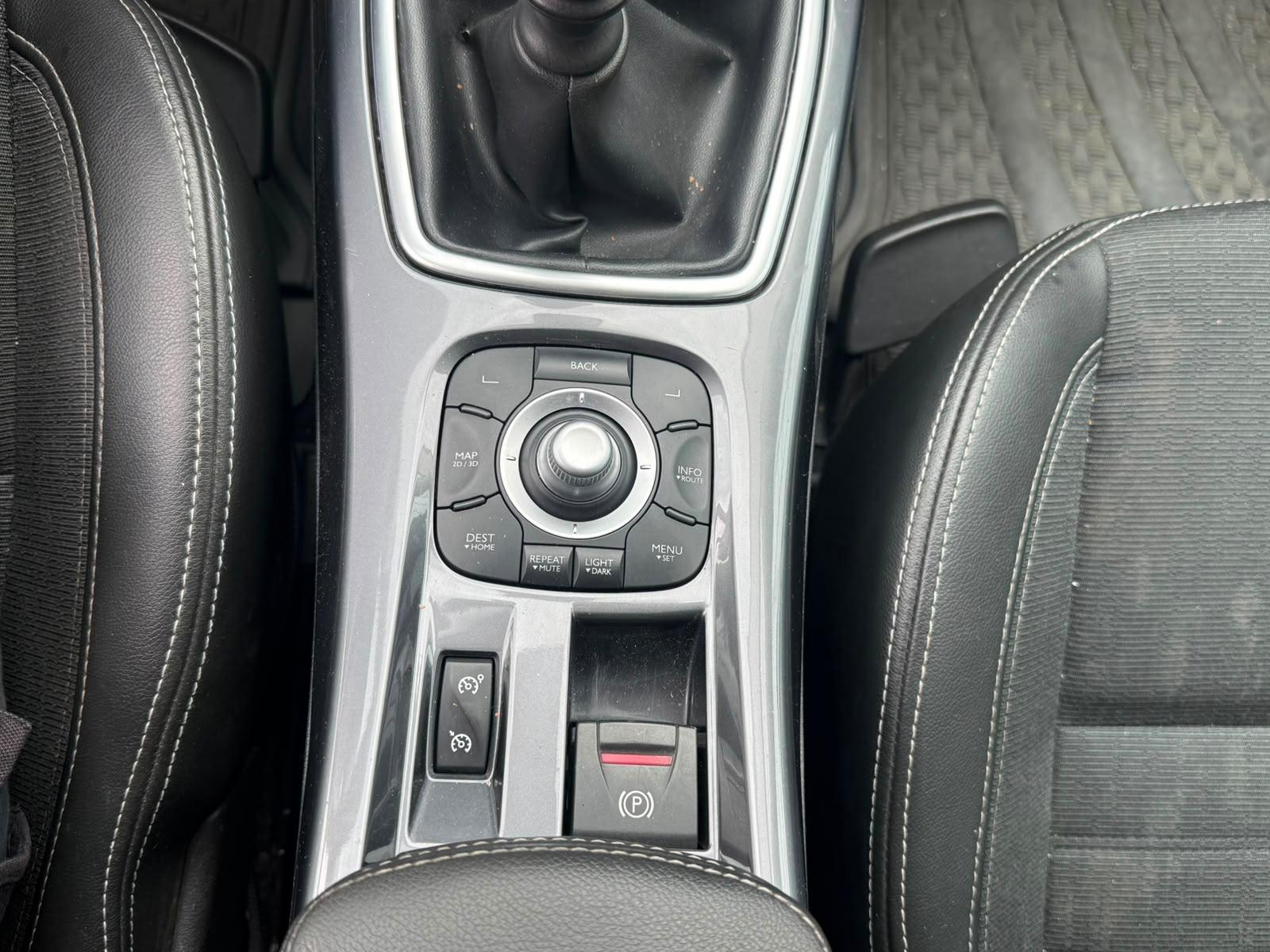 Renault Laguna 2010 — photo 21