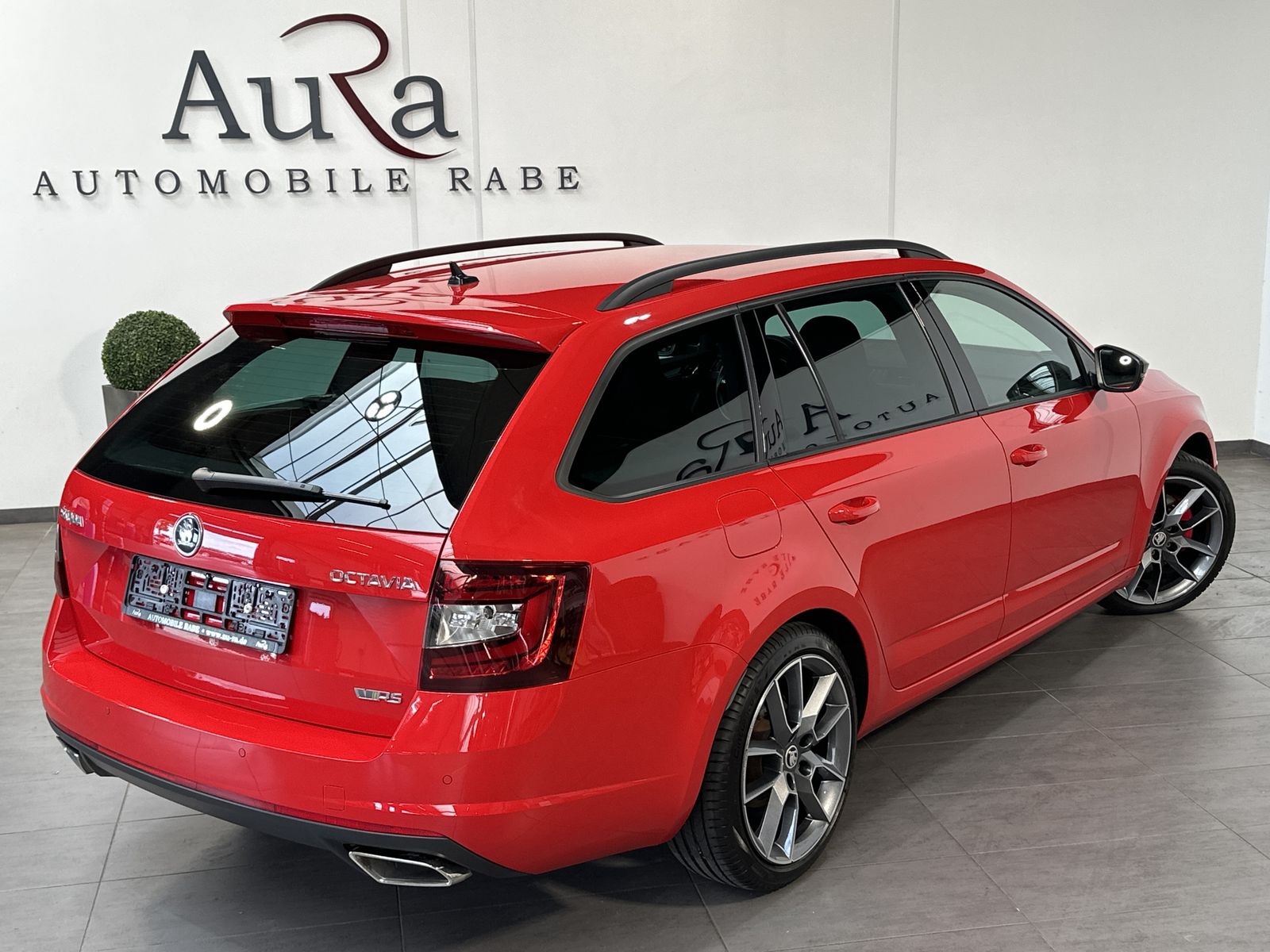Fahrzeugabbildung SKODA Octavia Combi 2.0 TDI DSG RS NAV+LED+18ZOLL+2HD