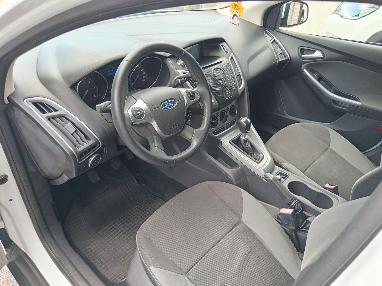Ford Focus 2012 — photo 11