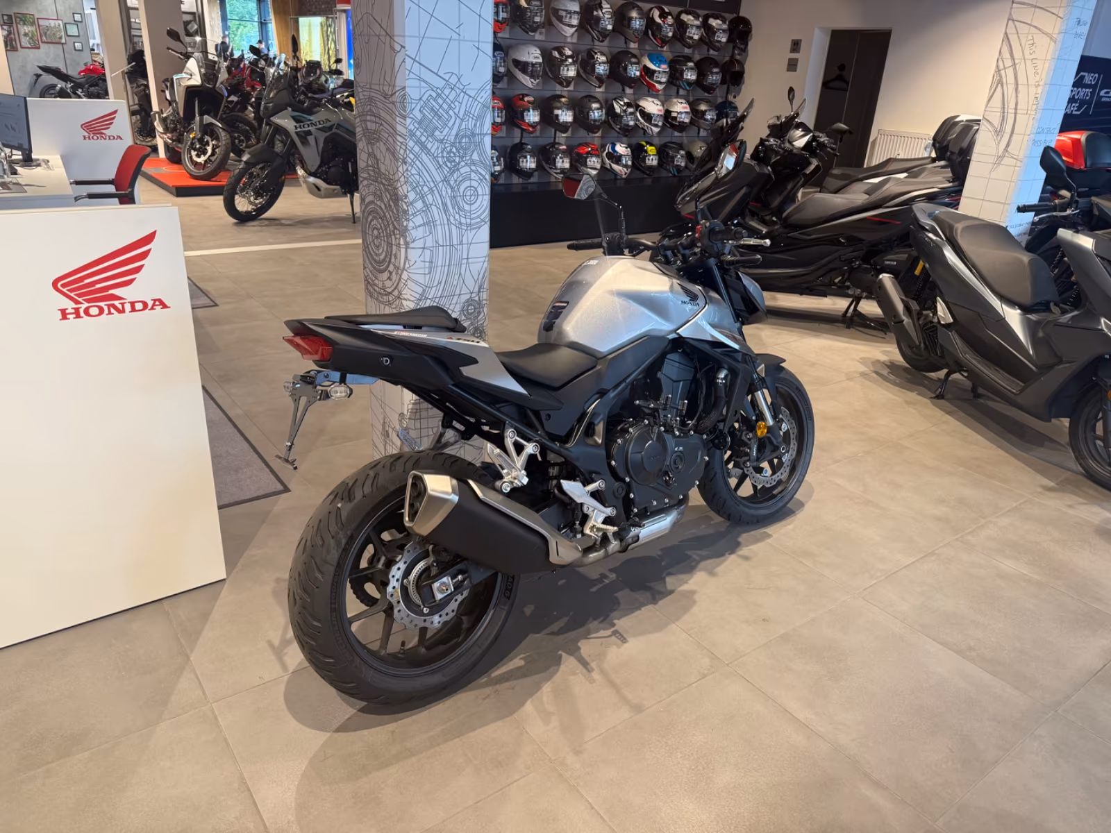 Honda CB750 Hornet mit Quickshifter *Service neu*