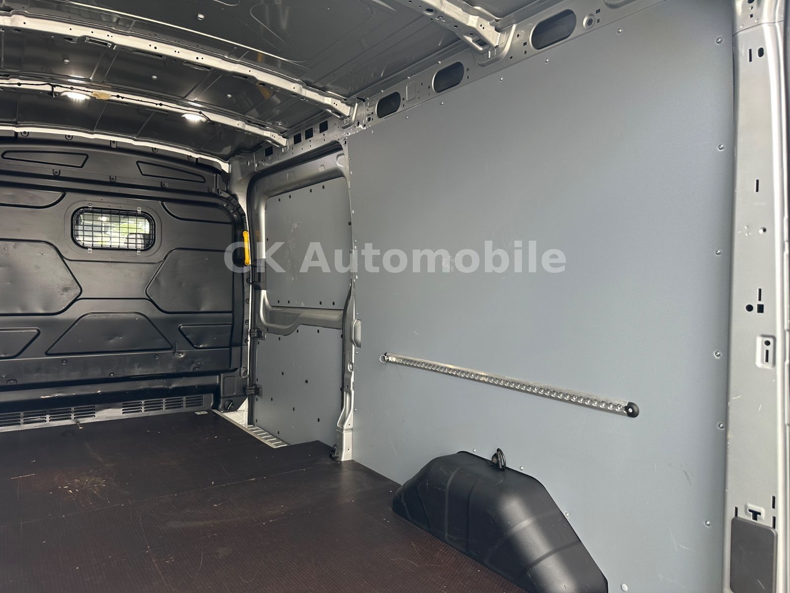 Fahrzeugabbildung Ford Transit Kasten 350 H2L3 Trend/Navi/Klima/PDC