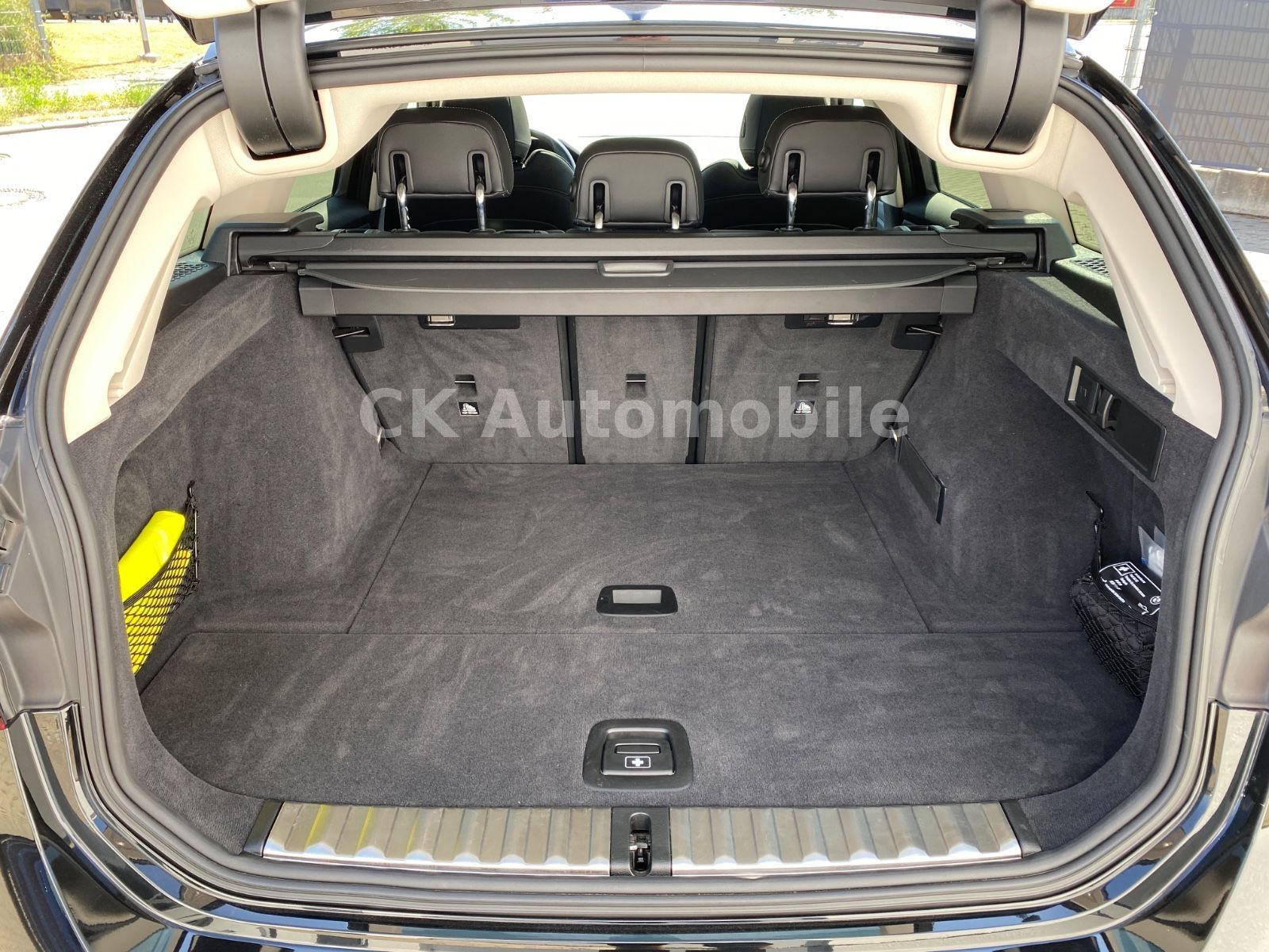 Fahrzeugabbildung BMW 320d xDrive Touring Sport-Line/Laser/Pano/Kamera