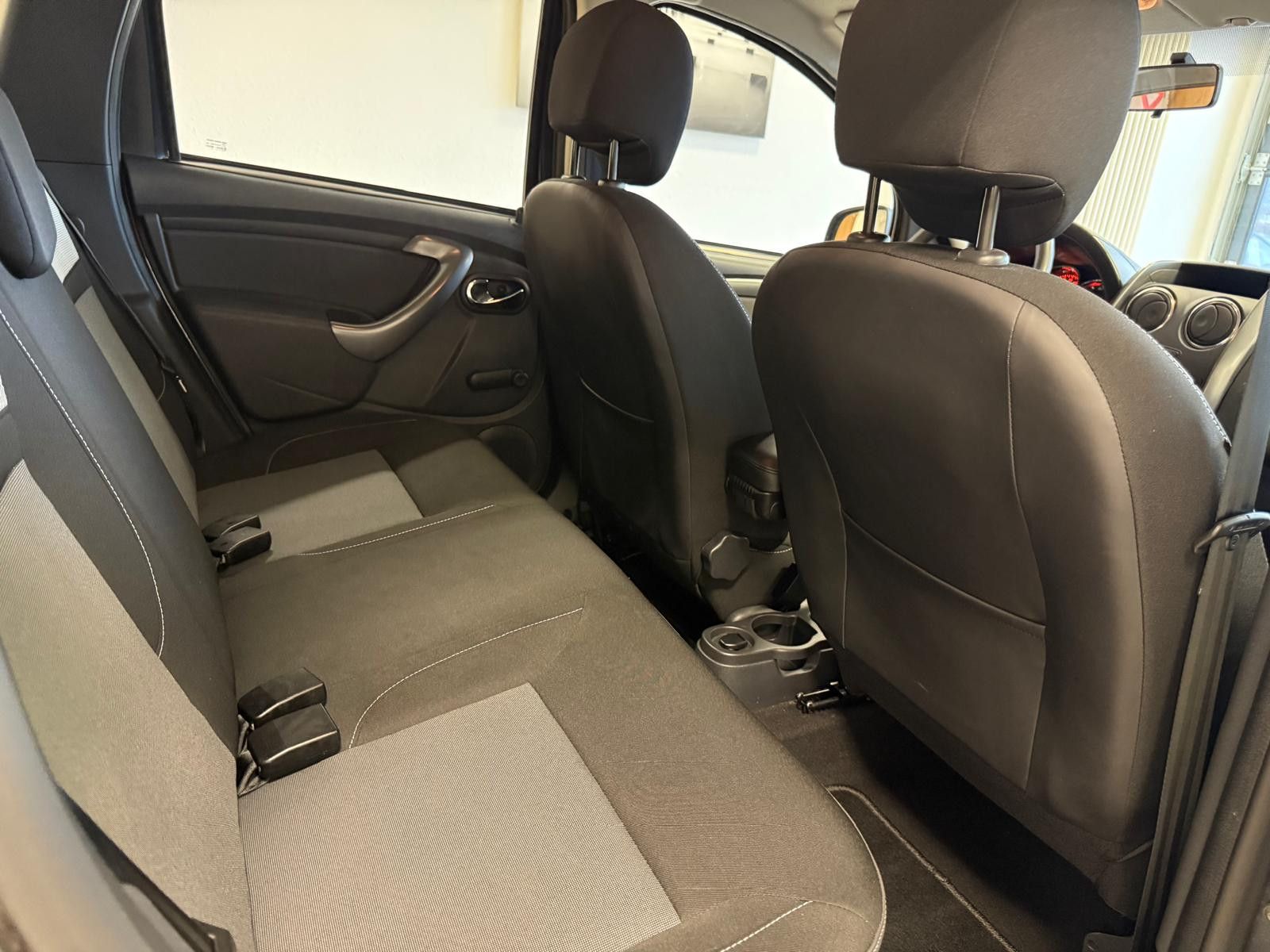 Fahrzeugabbildung Dacia Duster I Laureate /8.FACH BEREIFT/NAVI/KLIMA/AHK