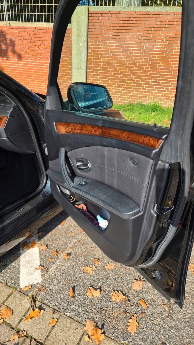 BMW 520 2010 — photo 14