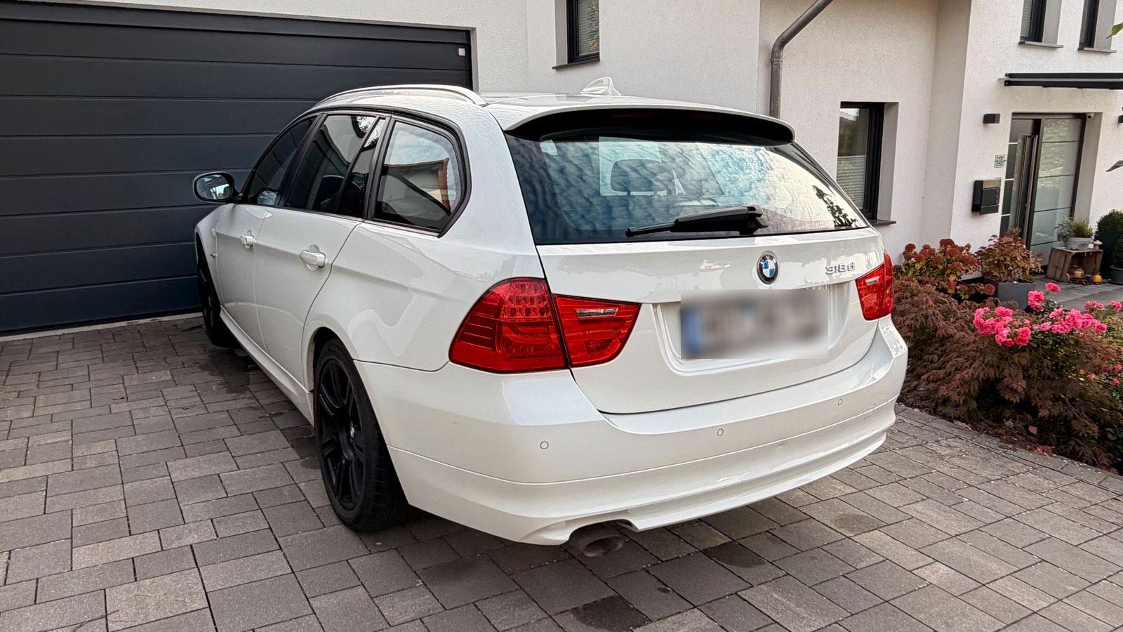 BMW 318 2011 — photo 5