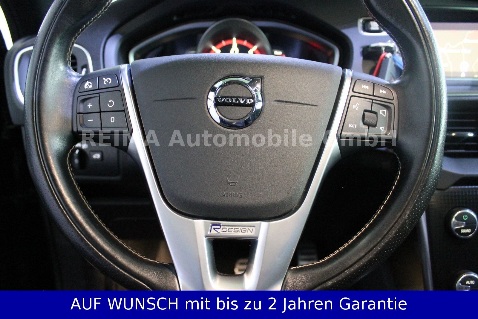 Fahrzeugabbildung Volvo V40 2,0D  R-Design, Pano, LED, H&K