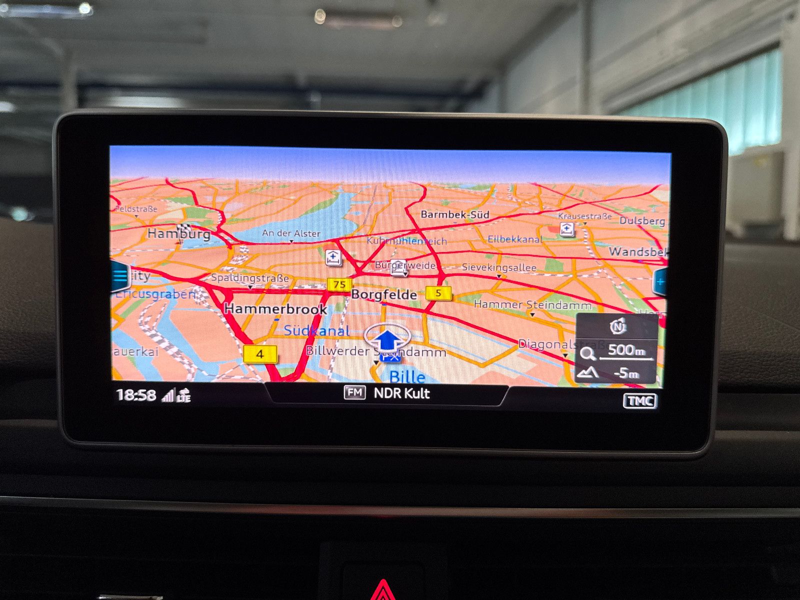 Fahrzeugabbildung Audi A4 Avant DESIGN S-TRONIC PANO STHD AHK LEDER