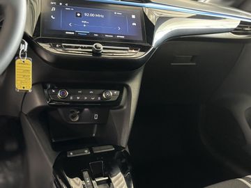 Fotografie 18 des Opel Corsa 1.2 Direct Injection Turbo Hybrid 48 V YES