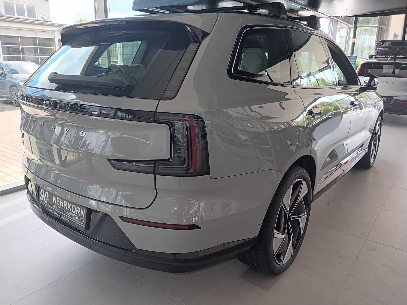 Fahrzeugabbildung Volvo EX90 Twin Performance AWD Ultra 7-Sitzer