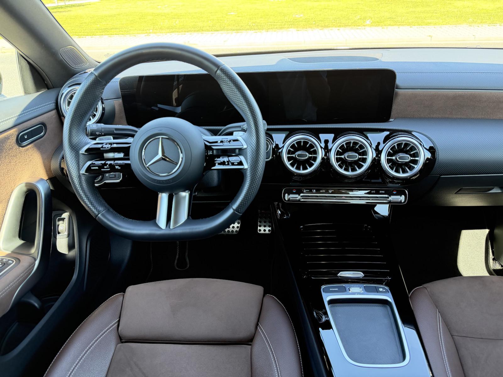 Mercedes-Benz CLA 180 AMG Line Aut. Navi+Leder+Led+Panorama