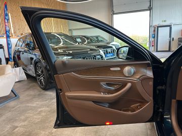 Mercedes-Benz E 350 *BURMESTER*KEYLES*PANO*AHK*ACC*StandHZ*