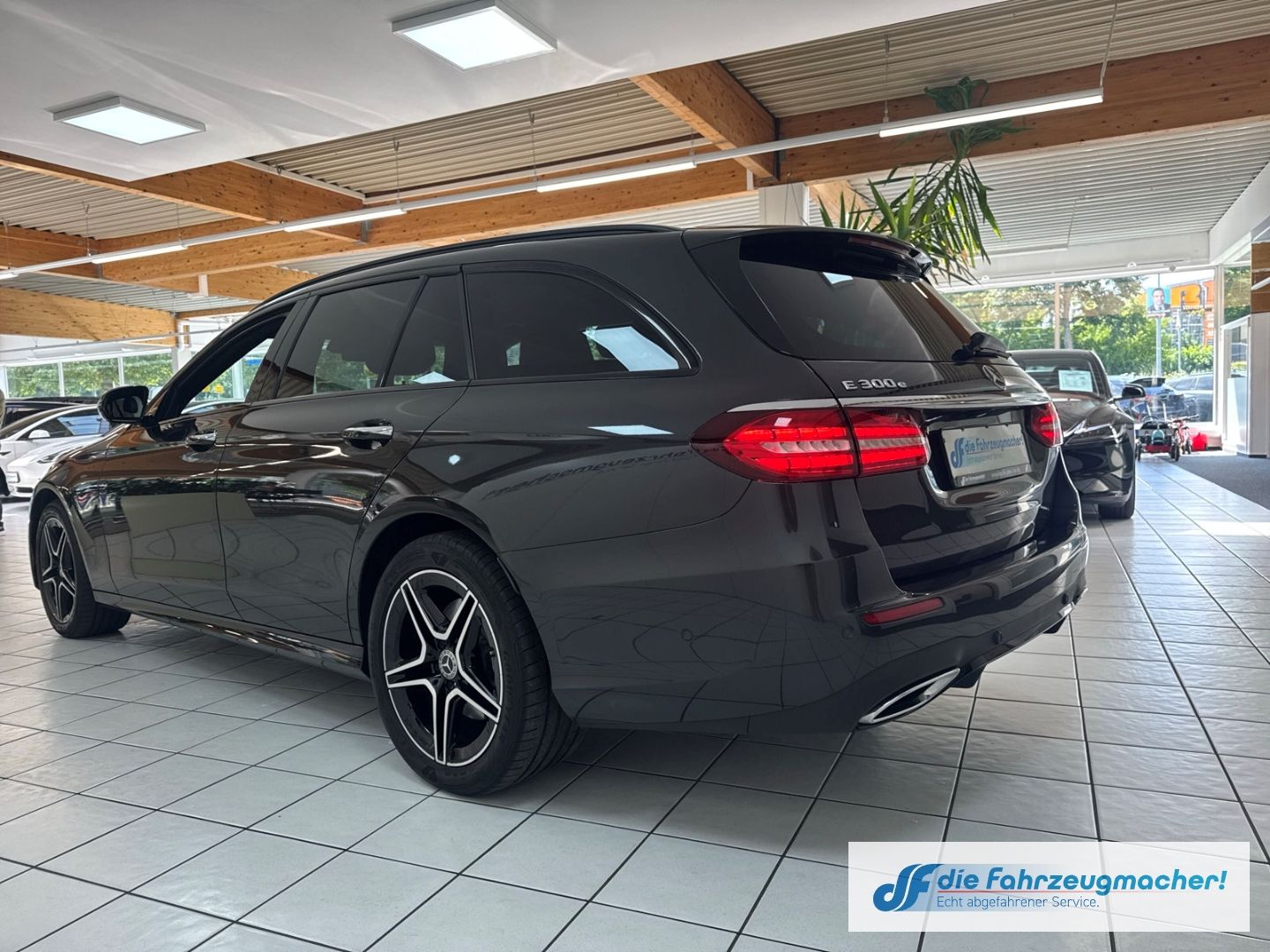 Fahrzeugabbildung Mercedes-Benz E 300 -Klasse EU6d  Sportpaket Niveau Digitales