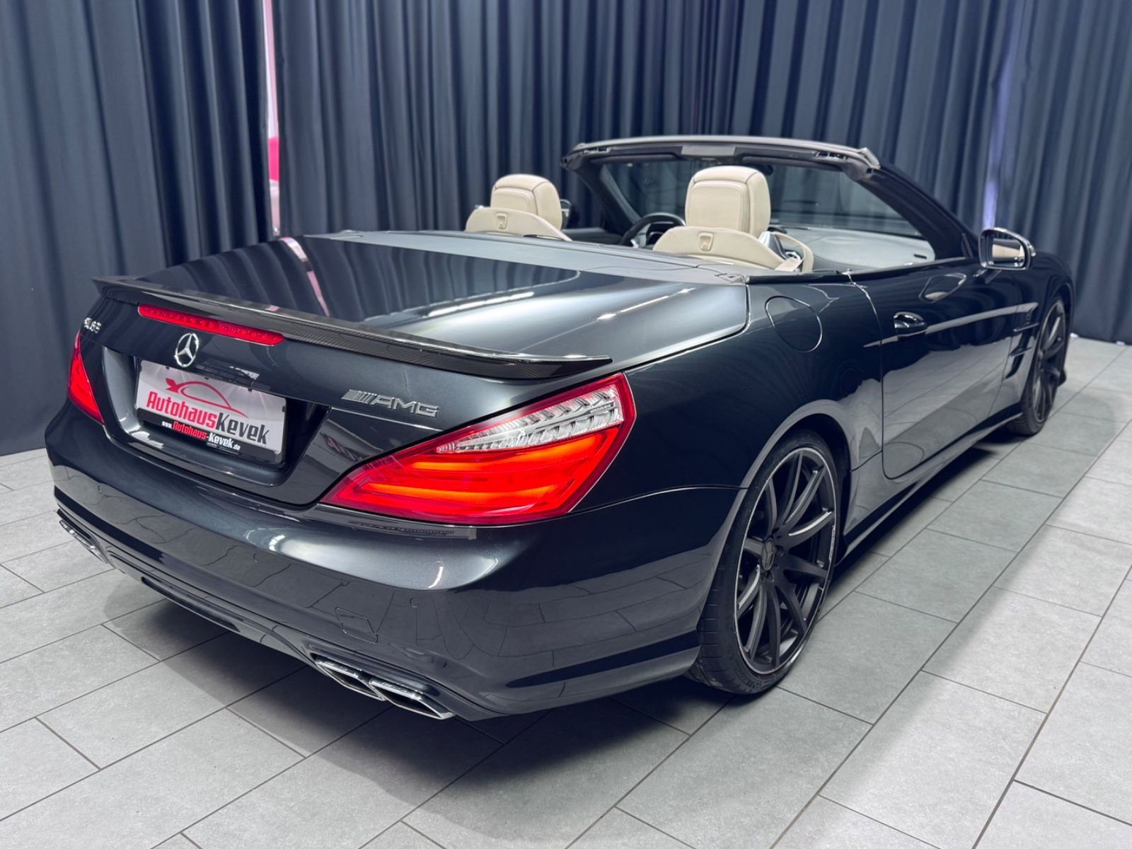 Fahrzeugabbildung Mercedes-Benz SL 63 AMG|PERFORMANCE PACKAGE|MASSAGE|H/K|VOLL