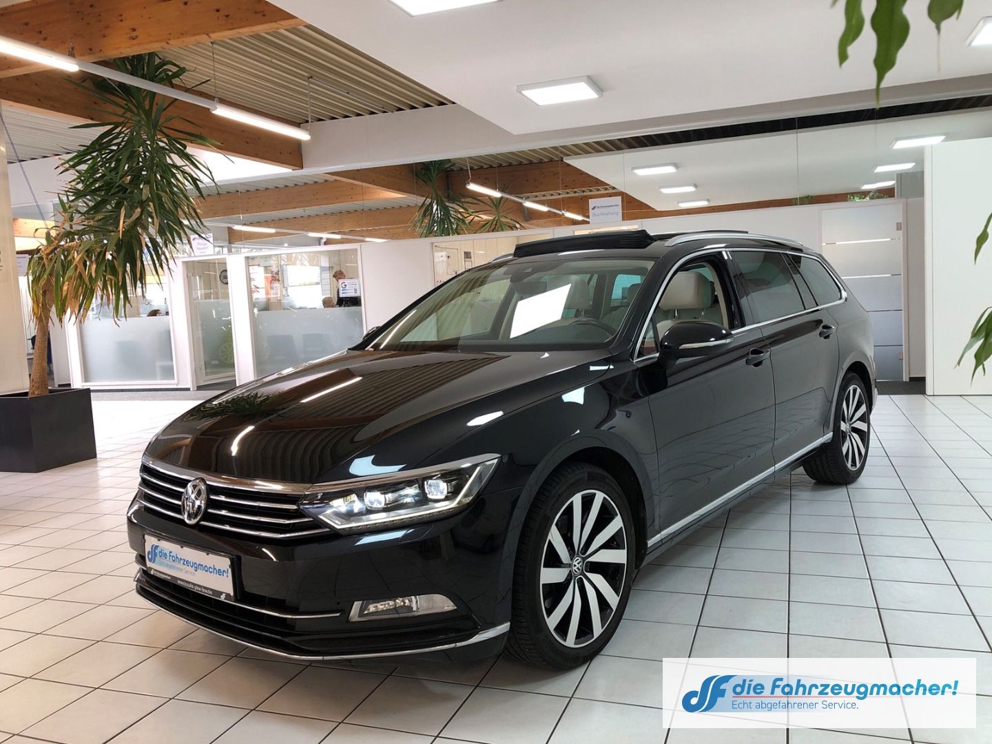 Fahrzeugabbildung Volkswagen Passat Variant Highline 2.0 TDI AHK-schw.Pano Vi