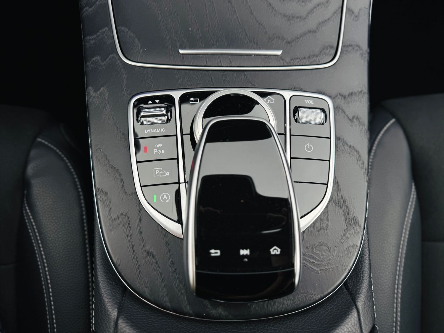 Fahrzeugabbildung Mercedes-Benz E 200 AMG, Multibeam, Memory, 360°, Comand, PTS,