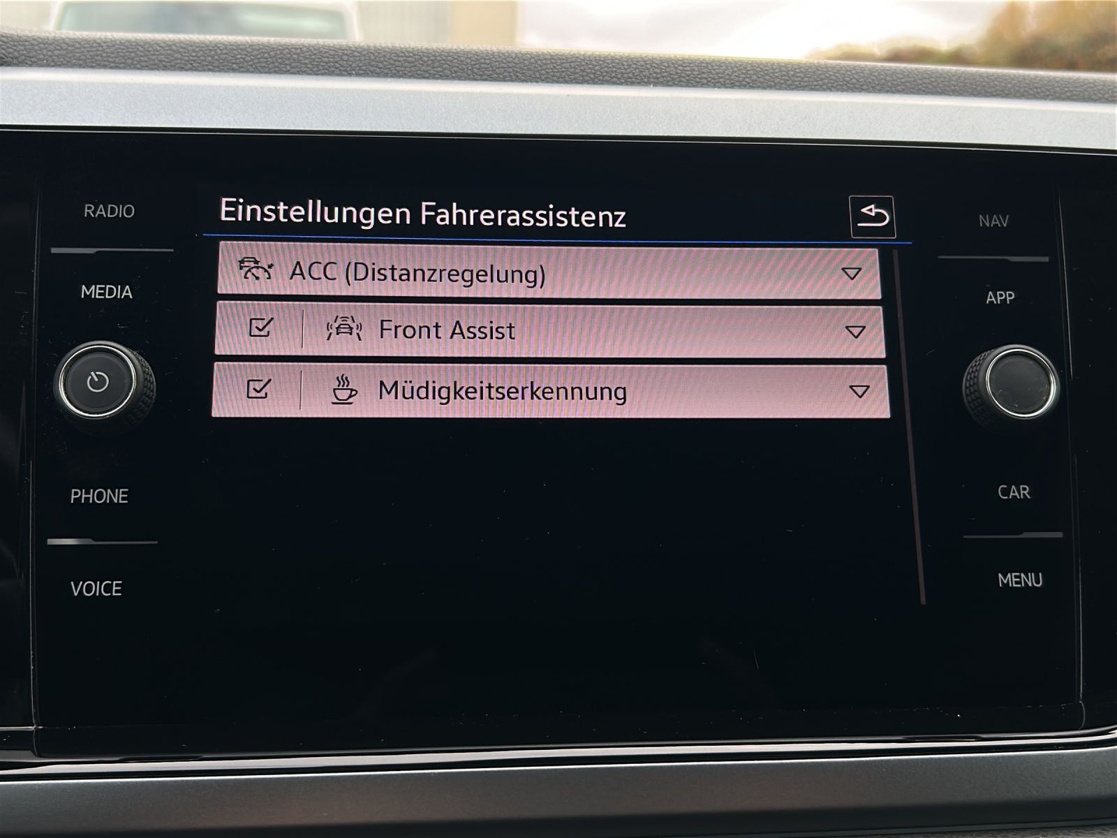 Fahrzeugabbildung Volkswagen Polo TSI Active LED Climatronic ACC PDC SH LM