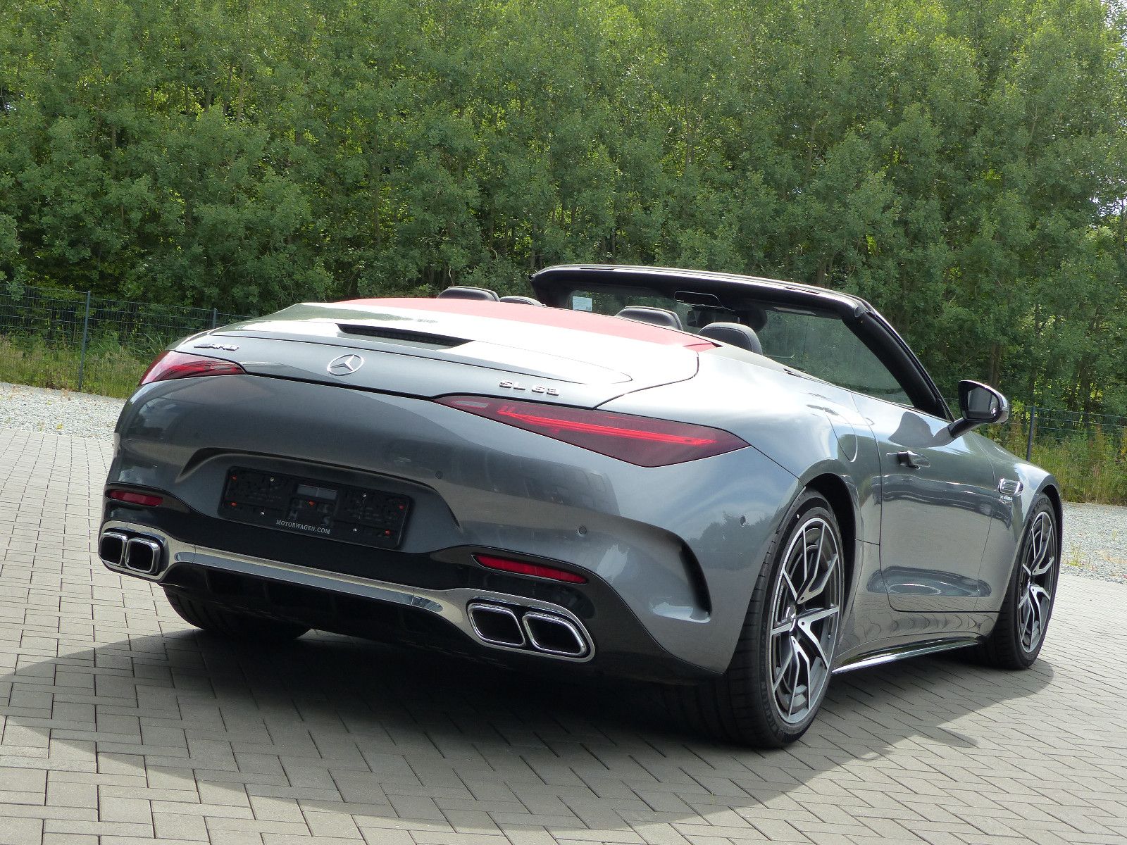 Fahrzeugabbildung Mercedes-Benz SL 63 AMG 4MATIC+ *4000 KM*