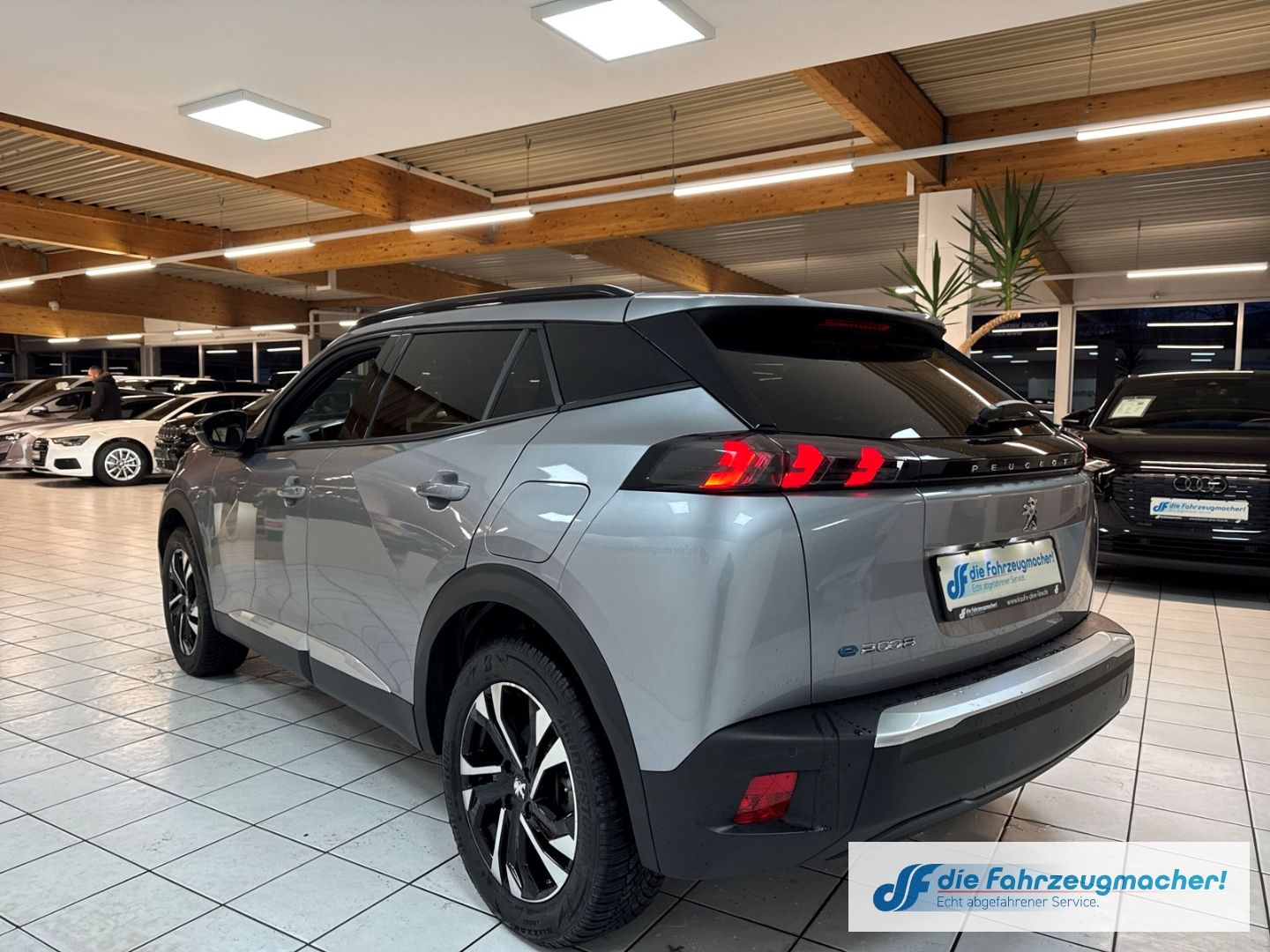 Fahrzeugabbildung Peugeot 2008 e- Allure Pack Navi LED Apple CarPlay Andro