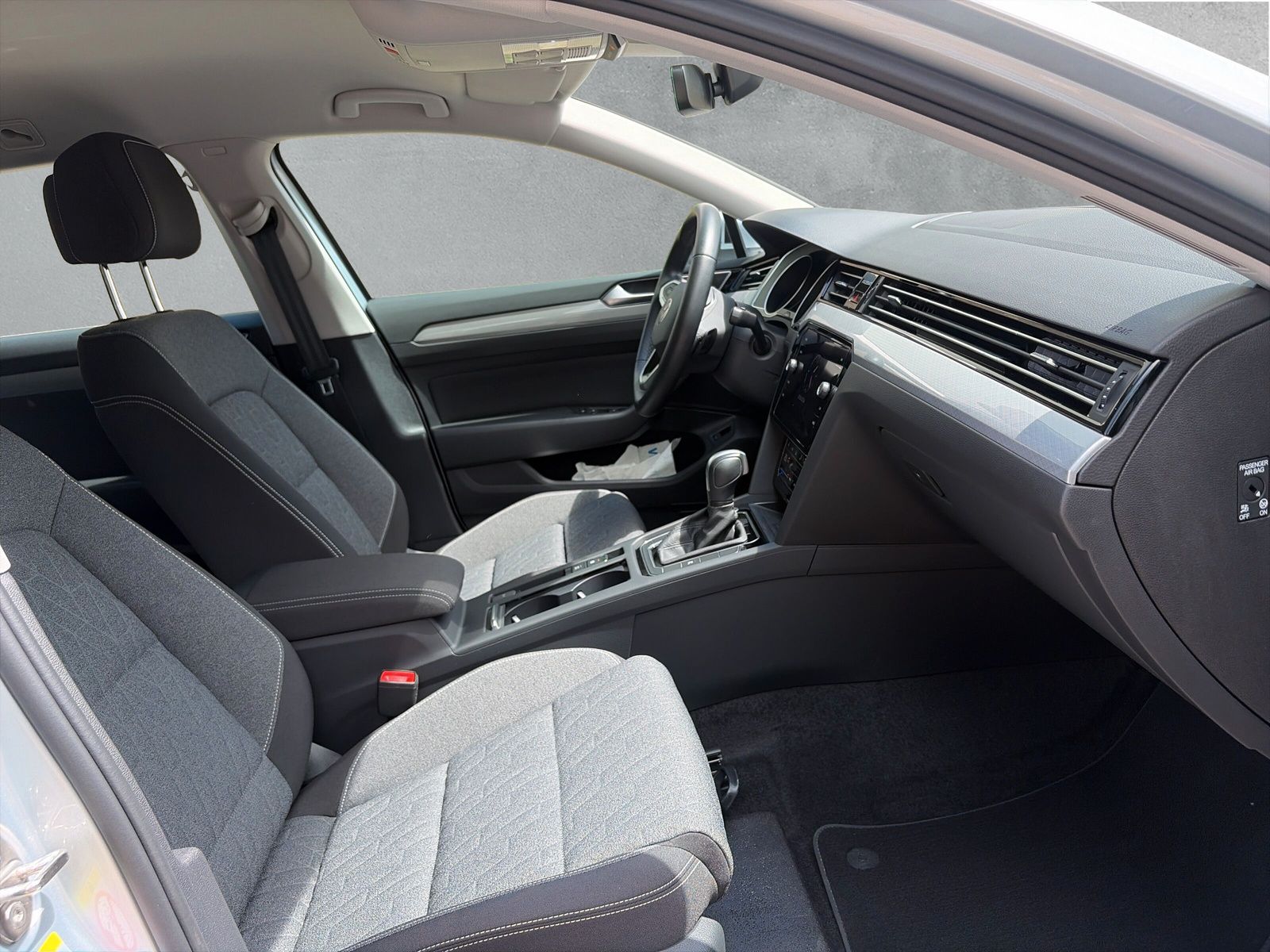 Fahrzeugabbildung Volkswagen Passat Variant 1.5 TSI Business Kamera AppConnec