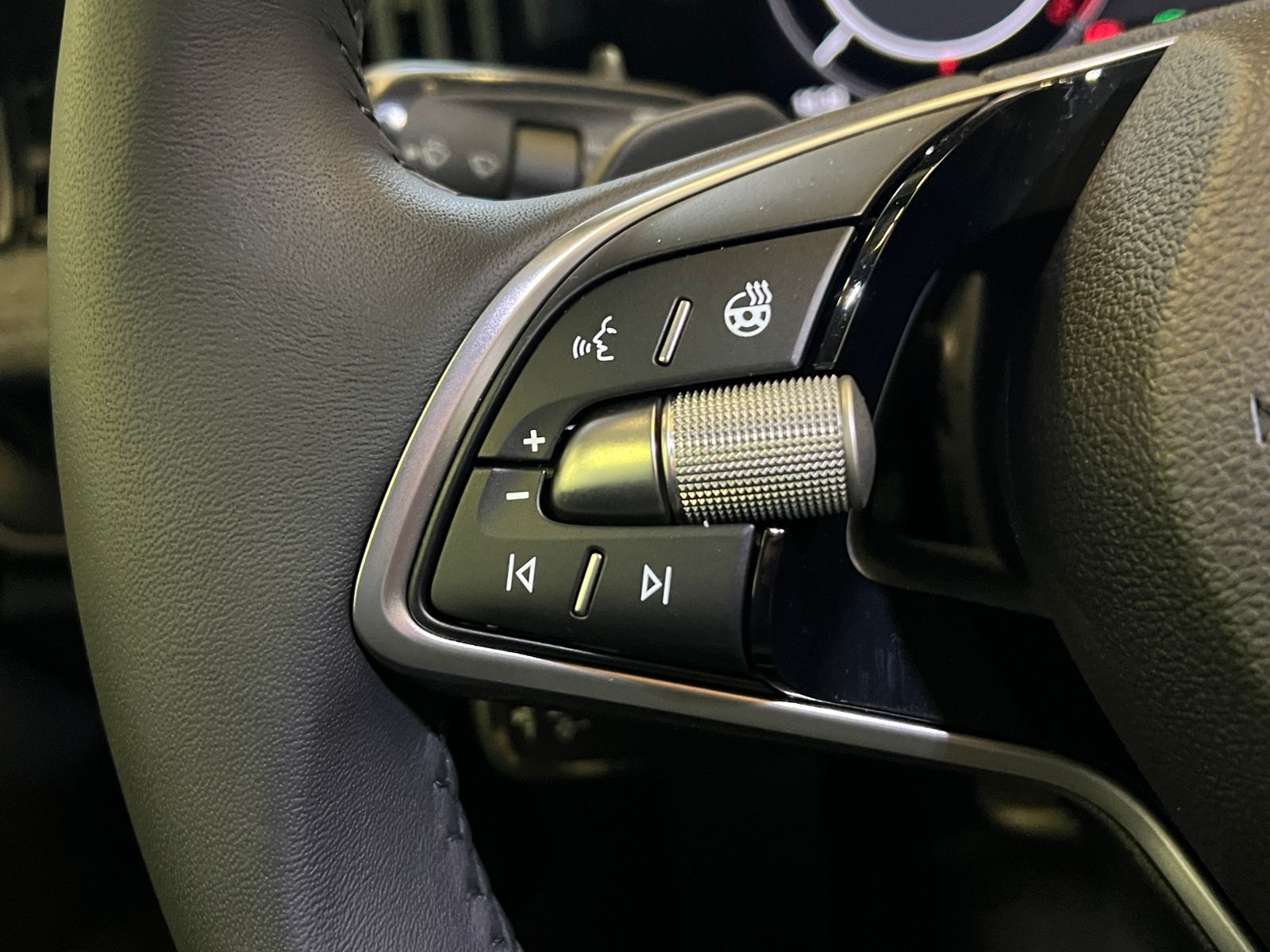 Fahrzeugabbildung SKODA Superb Combi Selection 1.5 TSI mHEV DSG *AHK, LE