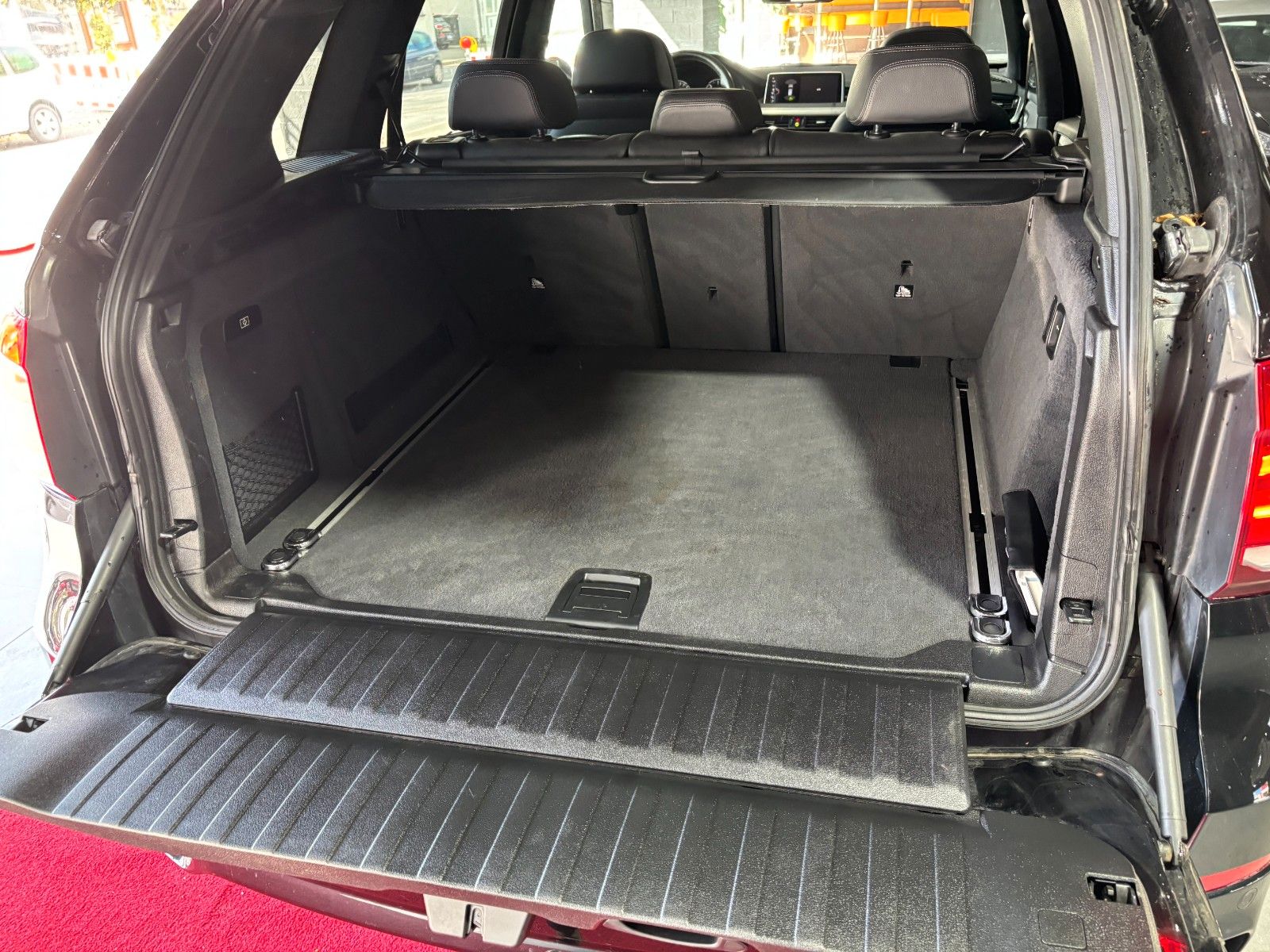 Fahrzeugabbildung BMW X5 xDrive40d *M-Paket*HUD*Pano*Harman-Kardon*KAM