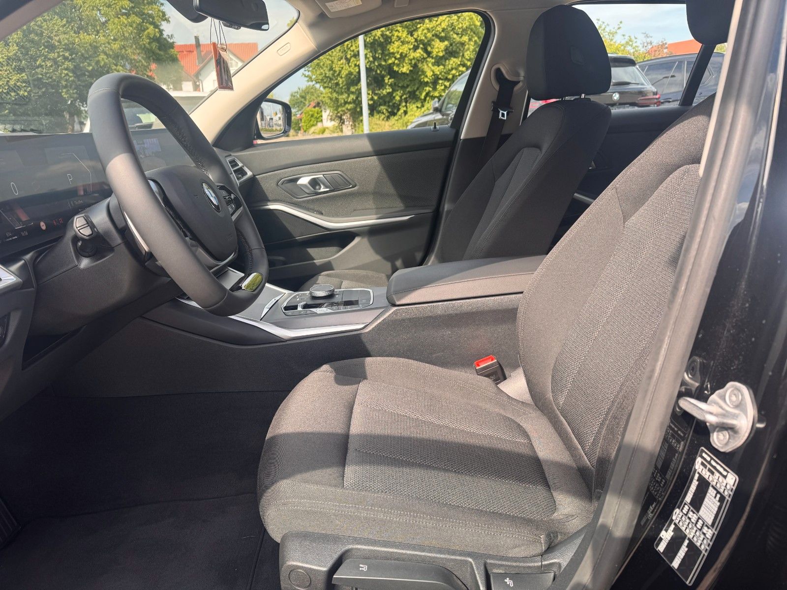 BMW 318i Touring KAMREA NAVI DAB KLIMAAUTOMATIK foto 12