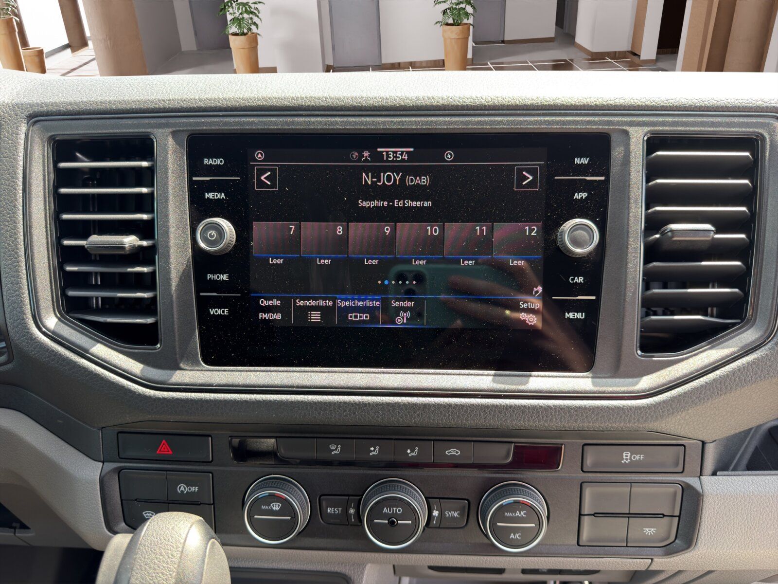 Fahrzeugabbildung Volkswagen Crafter 35 Koffer 2.0 TDI Ladebordwand