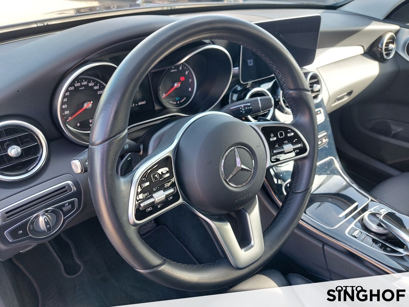 Fahrzeugabbildung Mercedes-Benz C 200 T Avantgarde +dyn.LED+Comand+Rü Kam+Leder+