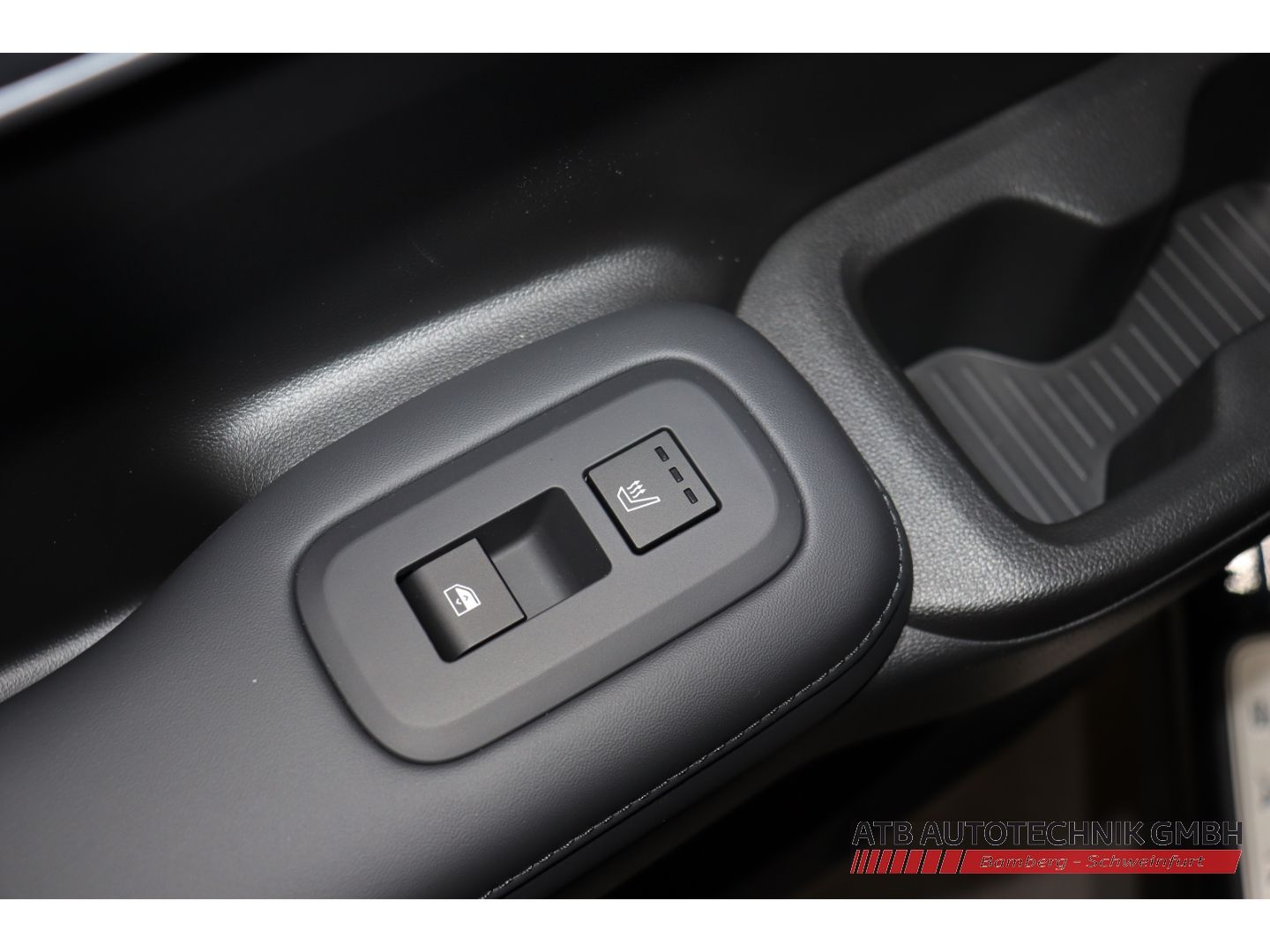 Fahrzeugabbildung Hyundai SANTA FE Hybrid MY26 1.6 T-GDi 6-AT 2WD Signatur