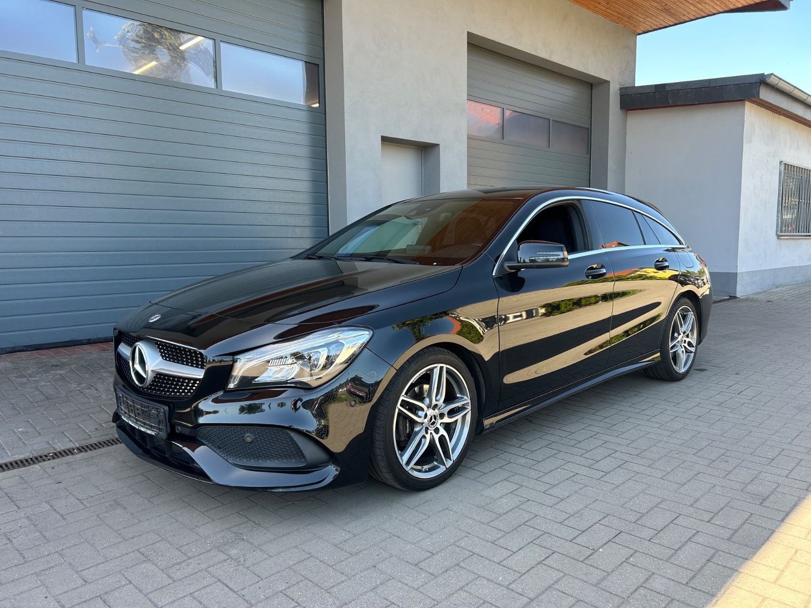 MERCEDES-BENZ CLA 200 Shooting Brake - AMG Line 