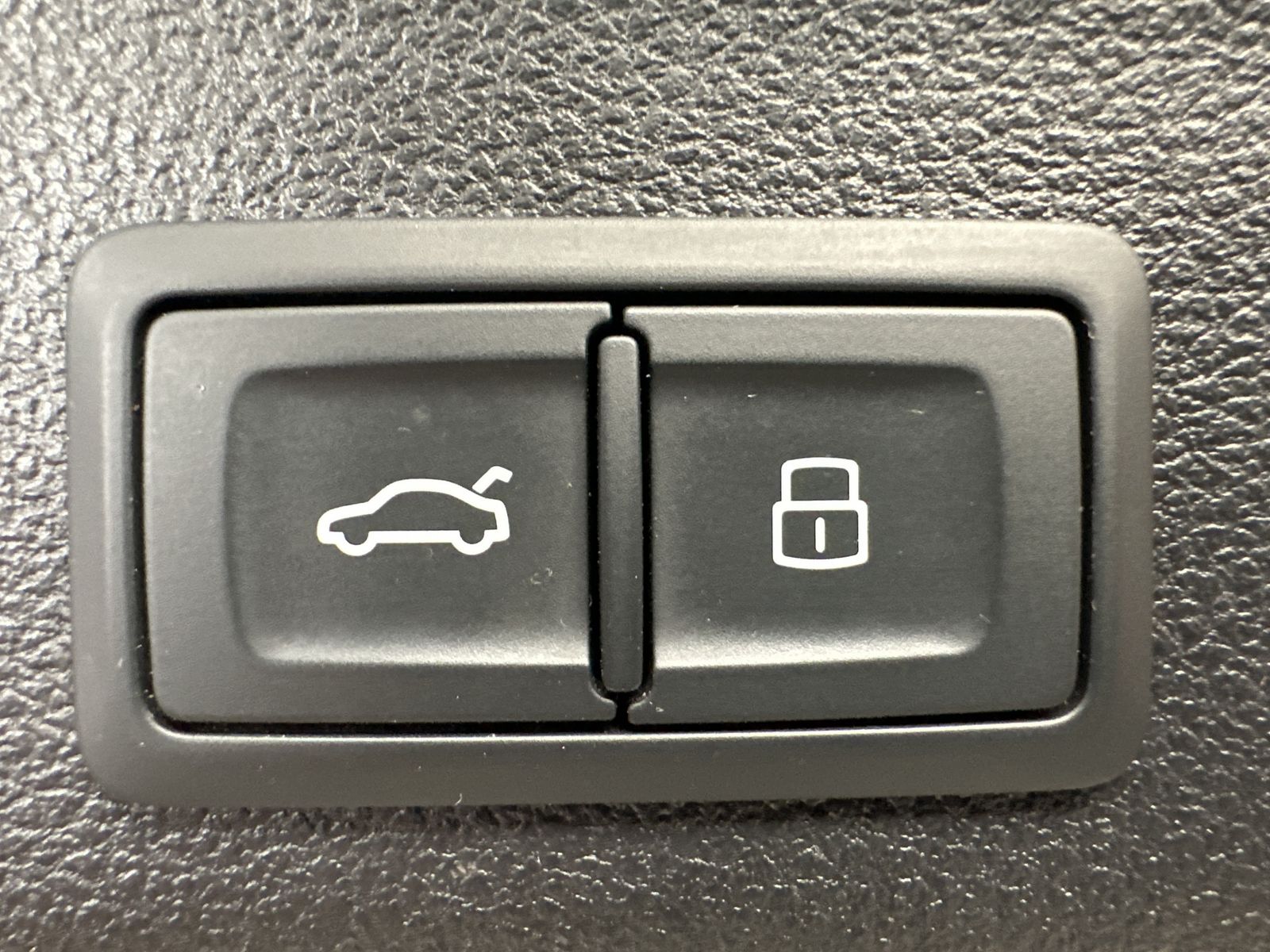 Fahrzeugabbildung Audi A6 Avant 40 TDI Quattro S-Line NAV+LED+AHK+ACC