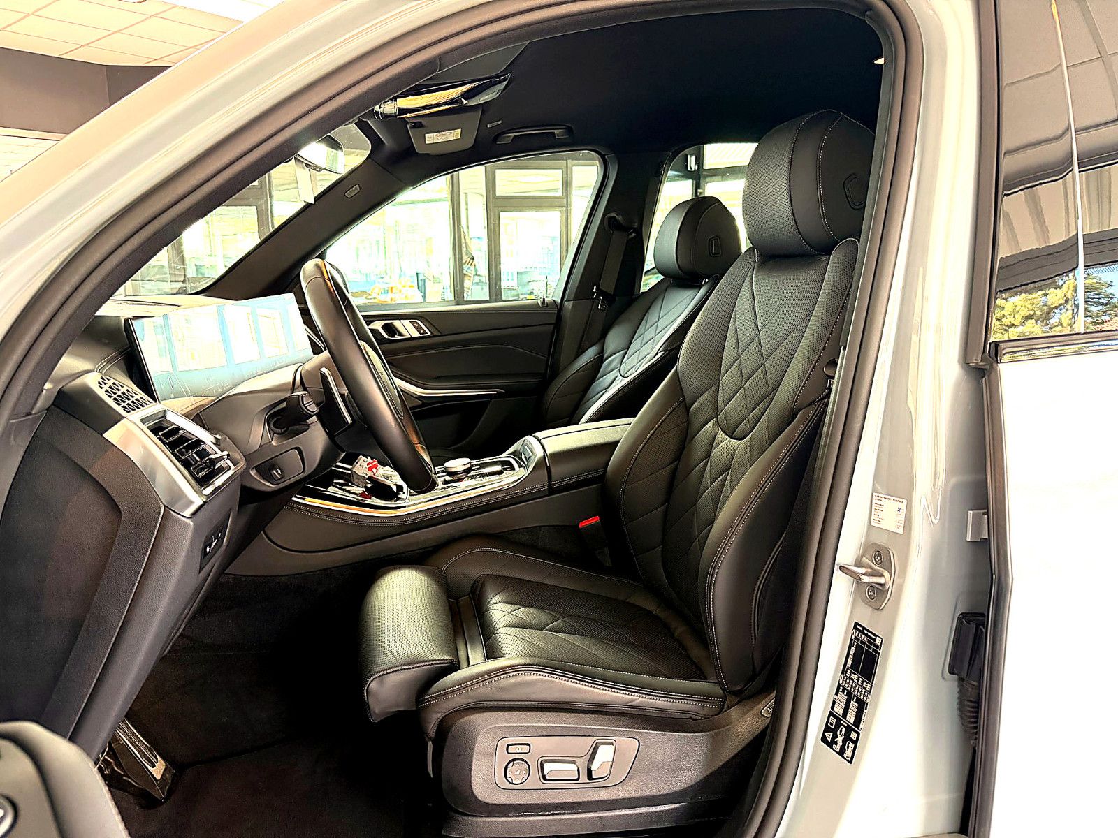 Fahrzeugabbildung BMW X5 30 d xDrive M Sport/HEAD-UP/360°/SOUND/AMBIEN