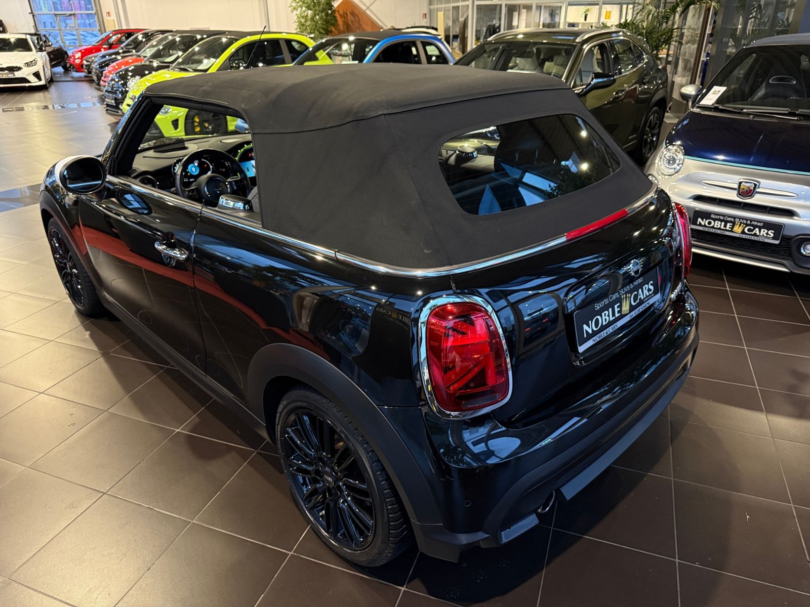 Fahrzeugabbildung MINI Cabrio Cooper  HUD RFK LED NAVI