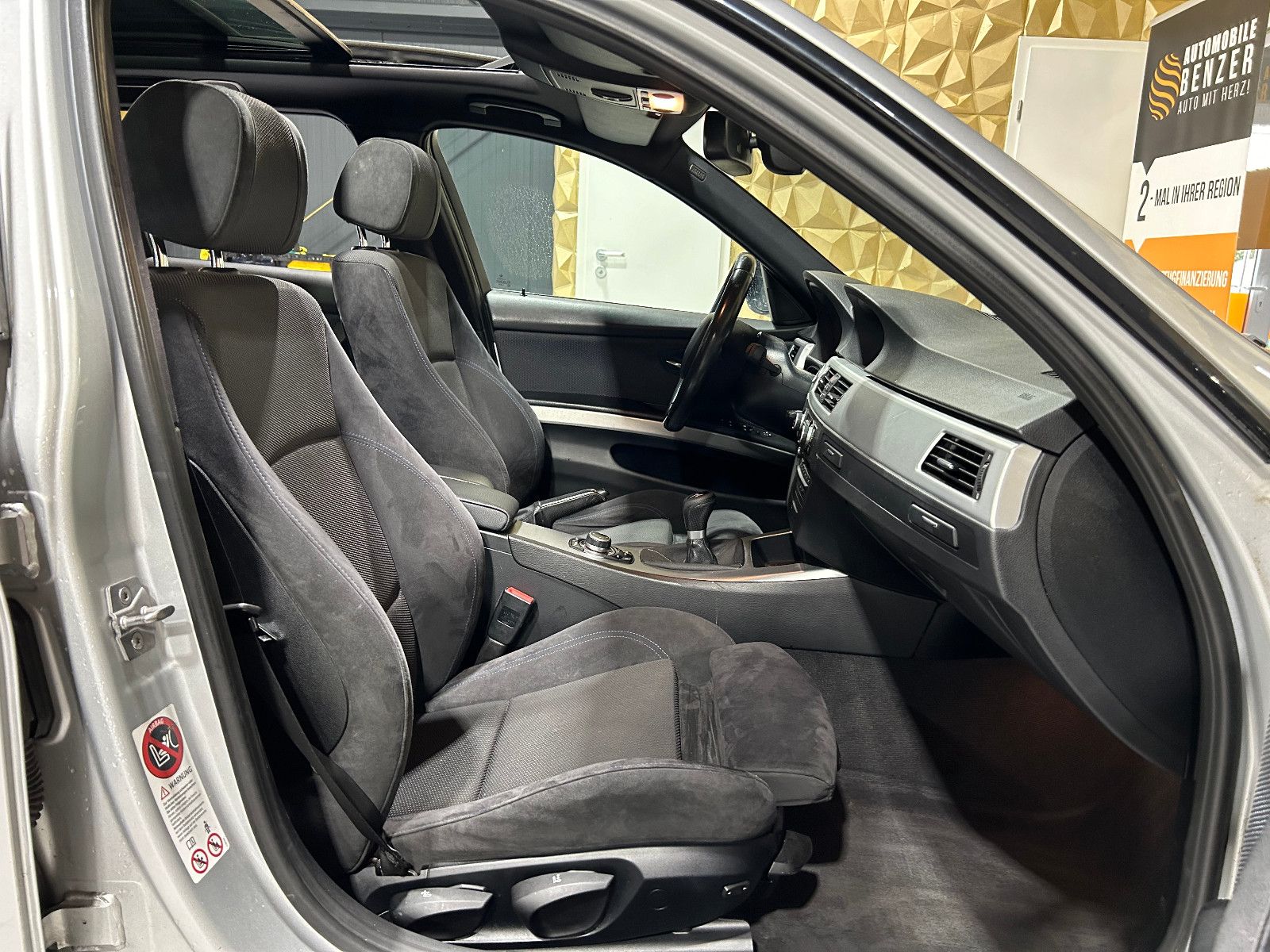Fahrzeugabbildung BMW 335i xDrive/PANO/ALCANTARA/NAVI/PDC/TEMPOMAT