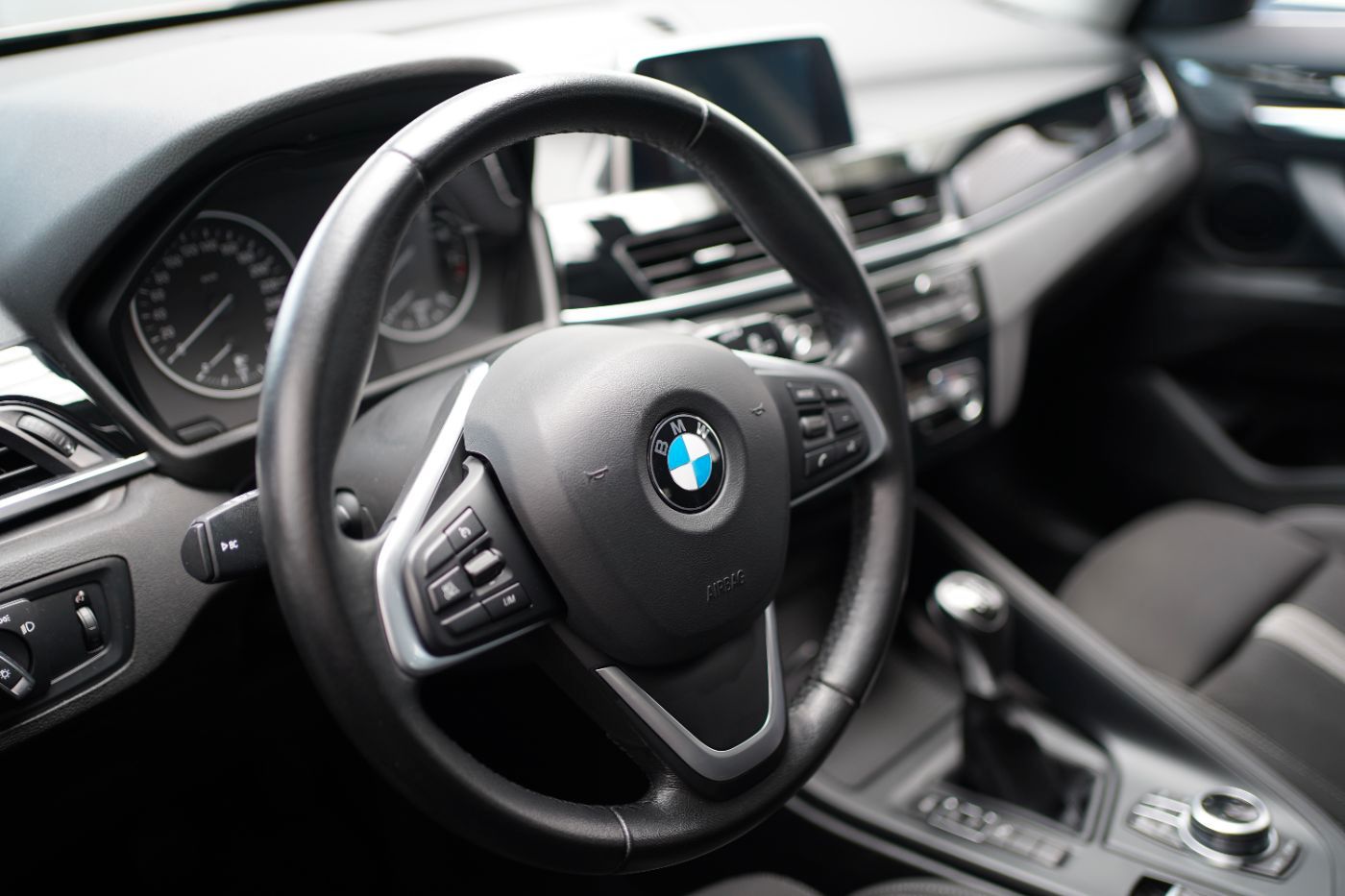 Fahrzeugabbildung BMW X1 18i Advantage +Sportsitze+LED+Parkassistent+