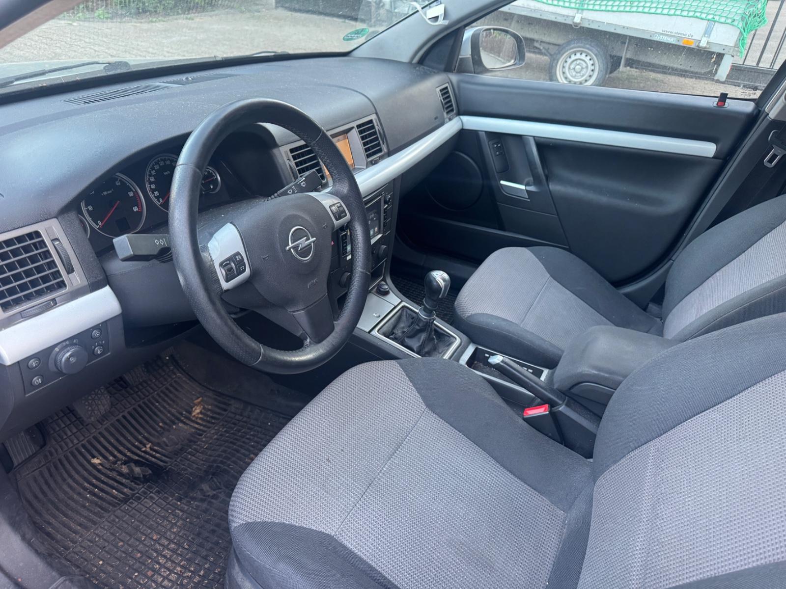 Opel Vectra 2005 — photo 10