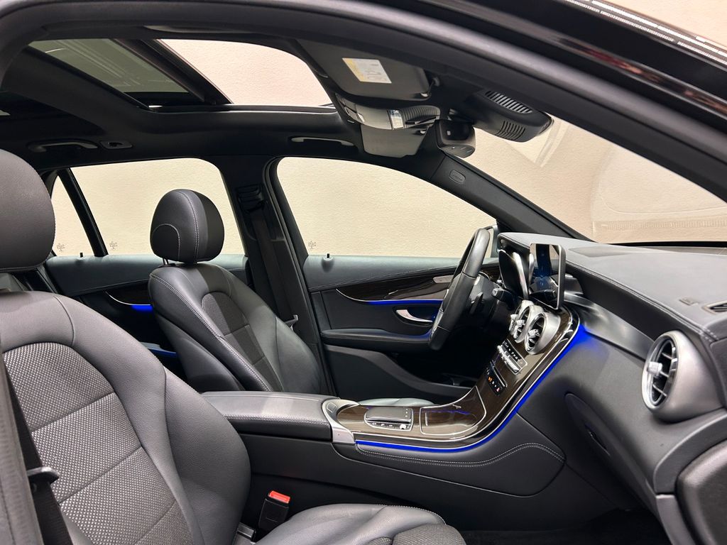 Mercedes-Benz GLC 300 GLC300 4M *AMG LINE*PANO*KAMERA*AHK*LED*CARPLAY*