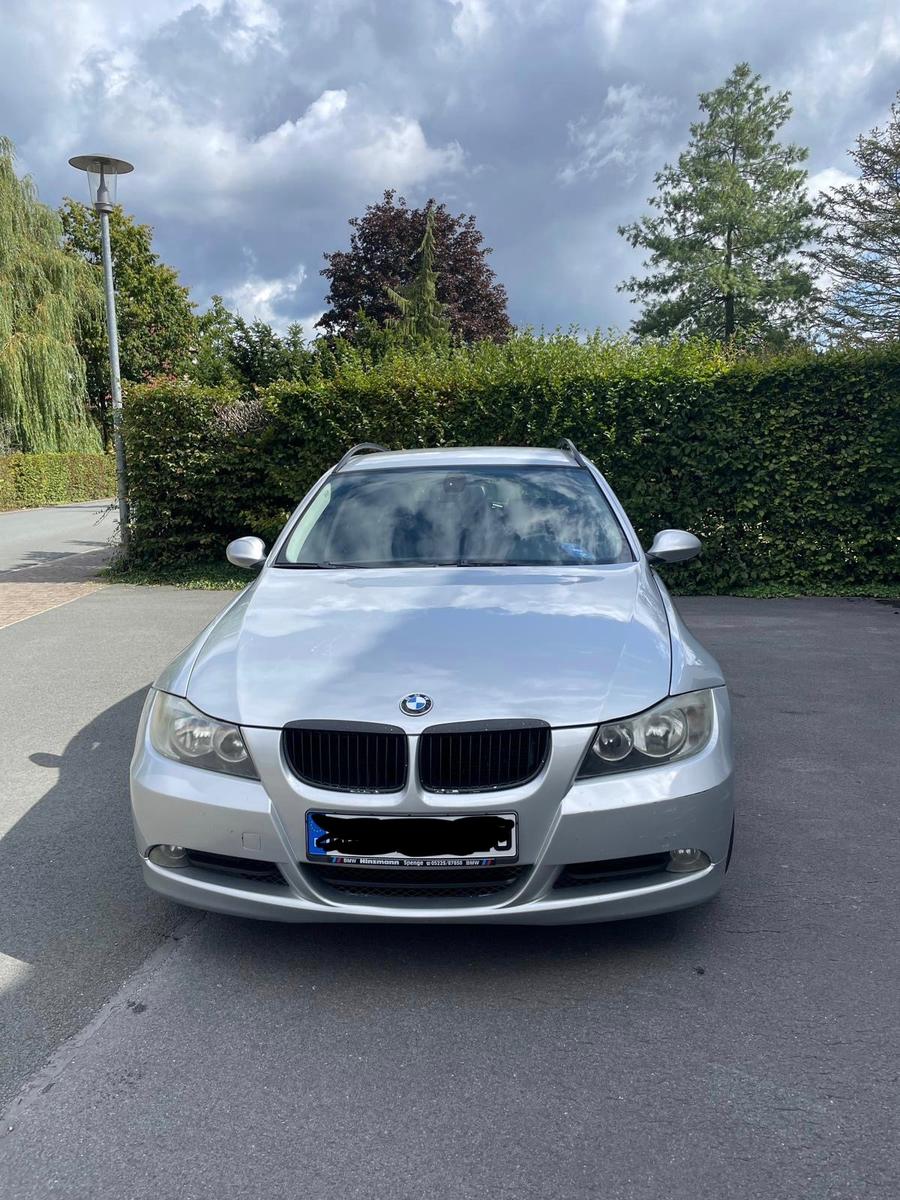 BMW 318 2006 — interior