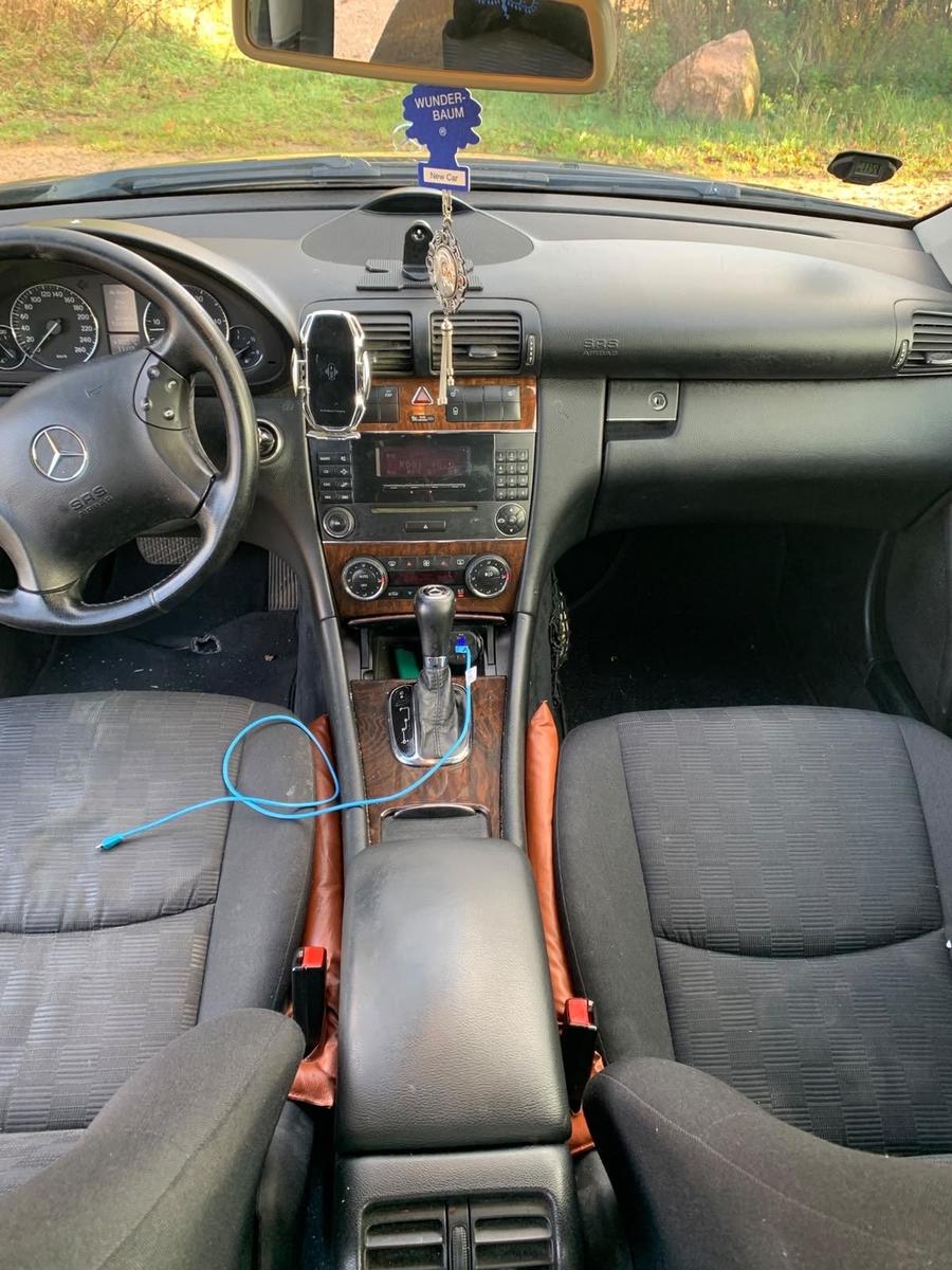 Mercedes-Benz 220 2006 — photo 12