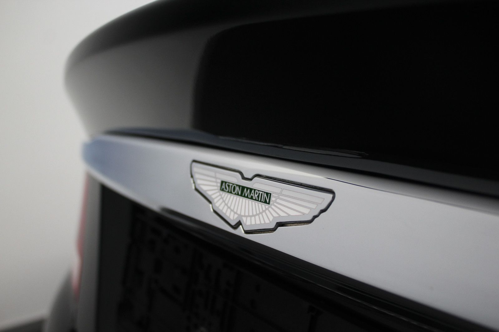 Fahrzeugabbildung Aston Martin Vanquish V12/2.HAND/SCHIEBEDACH/XENON/WENIG KM