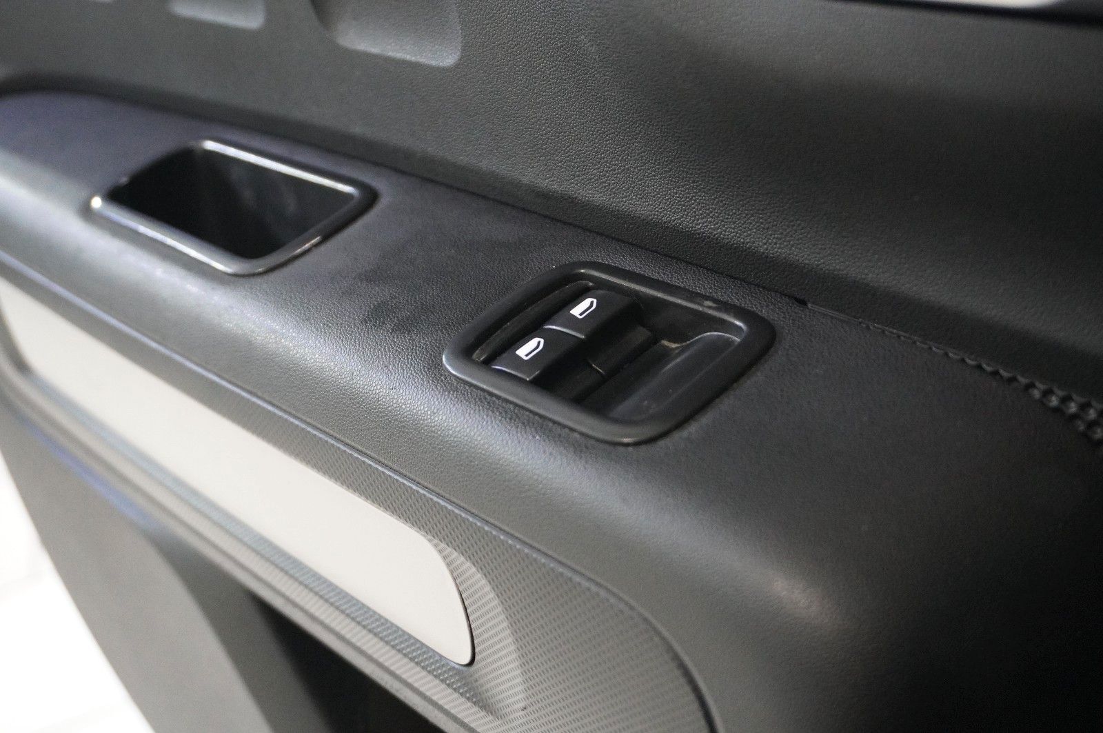 Fahrzeugabbildung Citroën C3 1.2 FEEL 5-TÜR LED/KLIMA/TEMP./USB/DAB+