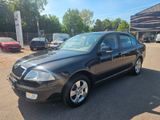 Skoda Octavia 1.6i Lim. TÜV neu+ZR bei 132 Tkm neu+AHK - Skoda Octavia mit Benzin-Antrieb: Limousine, 1.6