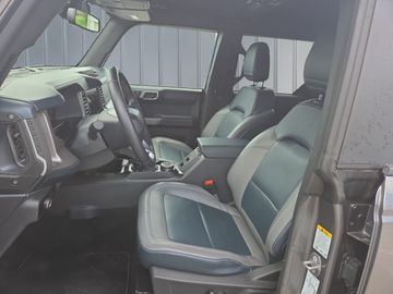 Ford Bronco - 12