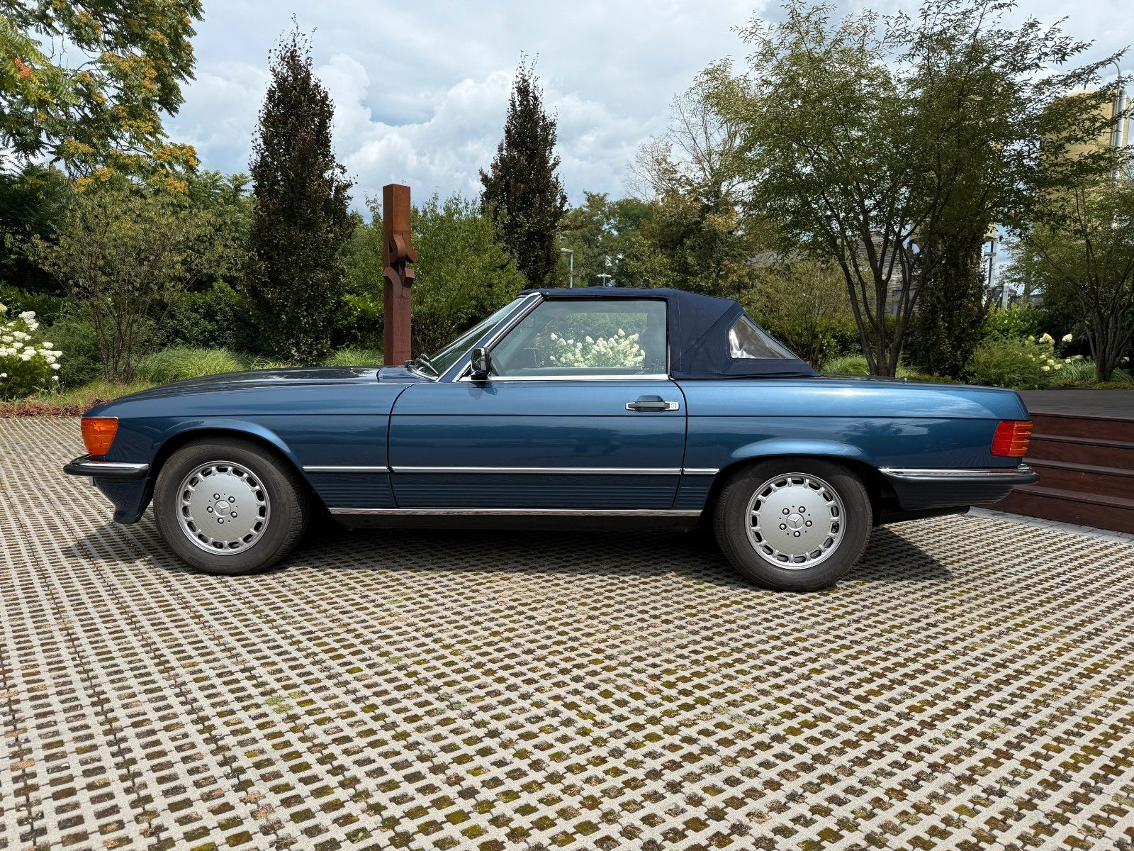 Fahrzeugabbildung Mercedes-Benz SL 560