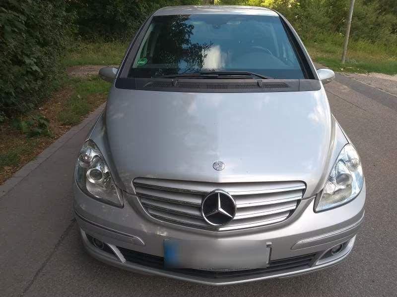 Mercedes-Benz B 180